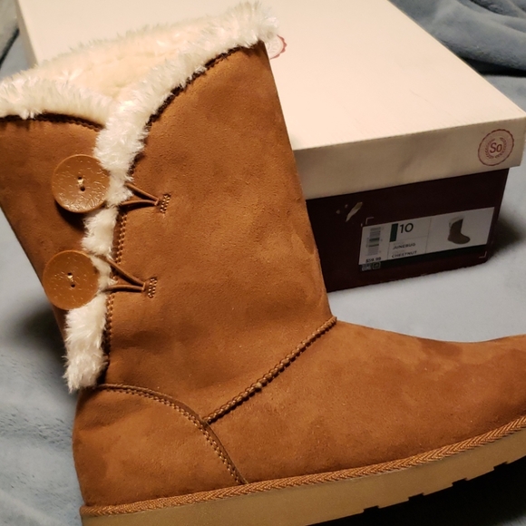 Boots - Picture 2 of 3